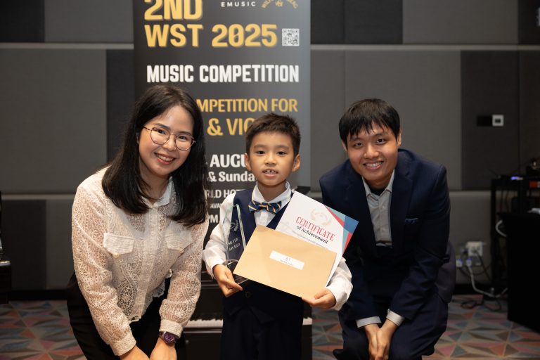A SILVER ANG JUN XIANG WITH JUDGES