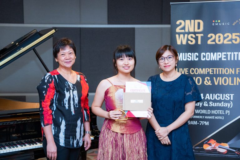 D Gold Kaydence Huan